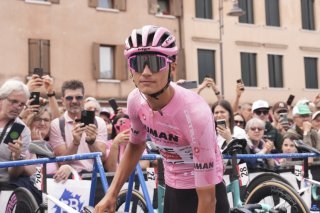 Isaac Del Toro va passer une nouvelle journée en rose dimanche sur le Giro KEYSTONE/AP/Massimo Paolone